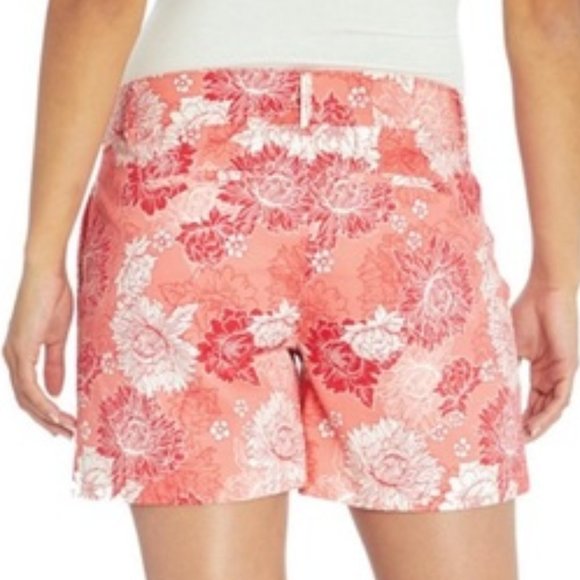 ISAAC MIZRAHI NEW YORK Scattered Peony Floral Tailored Shorts - Picture 6 of 11